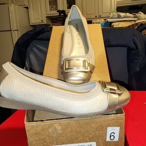 NWB,Anne Klein's iflex slip-ons,size 6M Tan